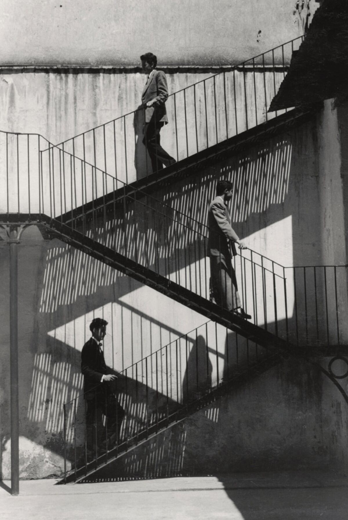 Unos suben y otros bajan (1940), de Lola Álvarez Bravo.