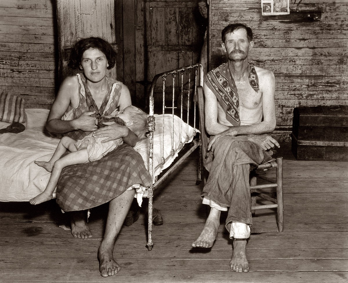 "Bud Fields with His Wife Ivy, and His Daughter Ellen, Hale County, Alabama", Walker Evans, 1936