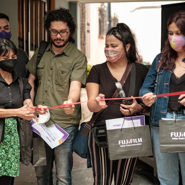 Inauguración de la exposición colectiva "Mano a mano" de estudiantes y profesores del insttituto