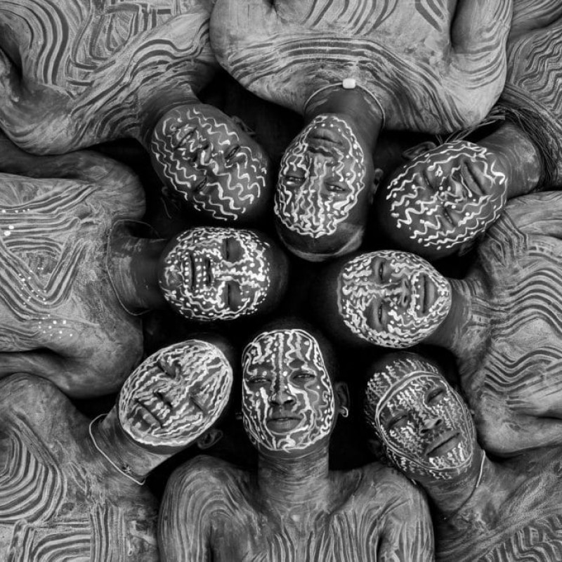 Lienzos humanos en la fotografía de Art Wolfe