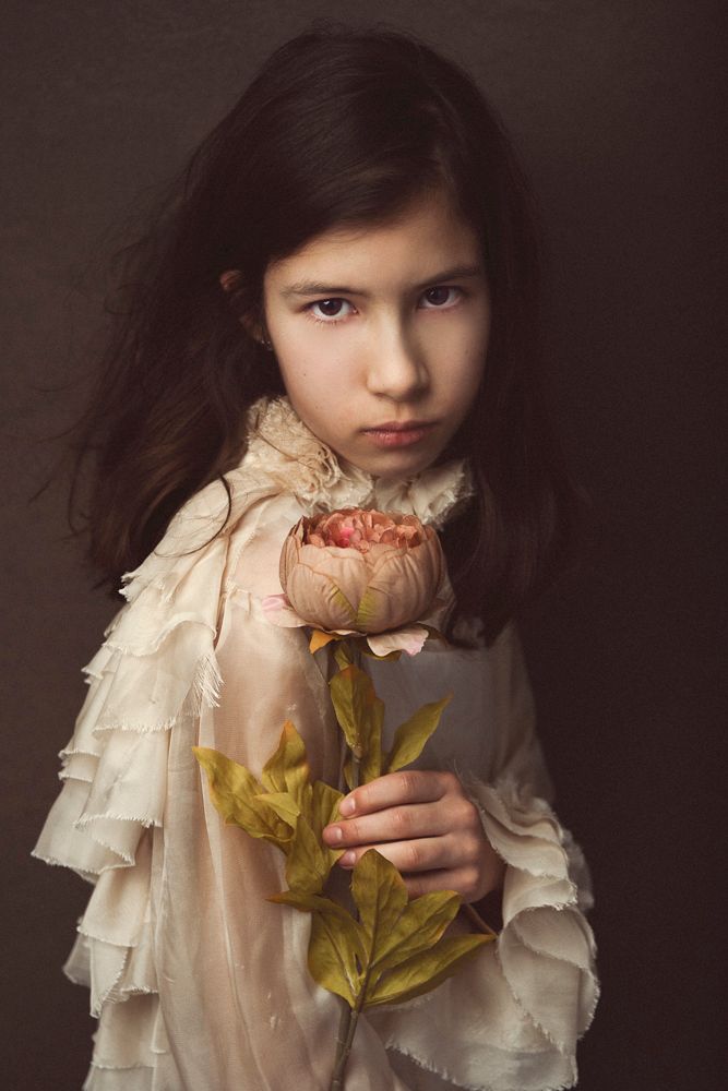 Girl with the flower