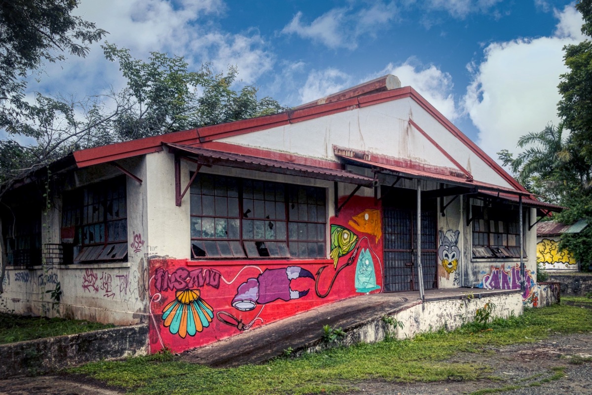 La casona y el graffiti