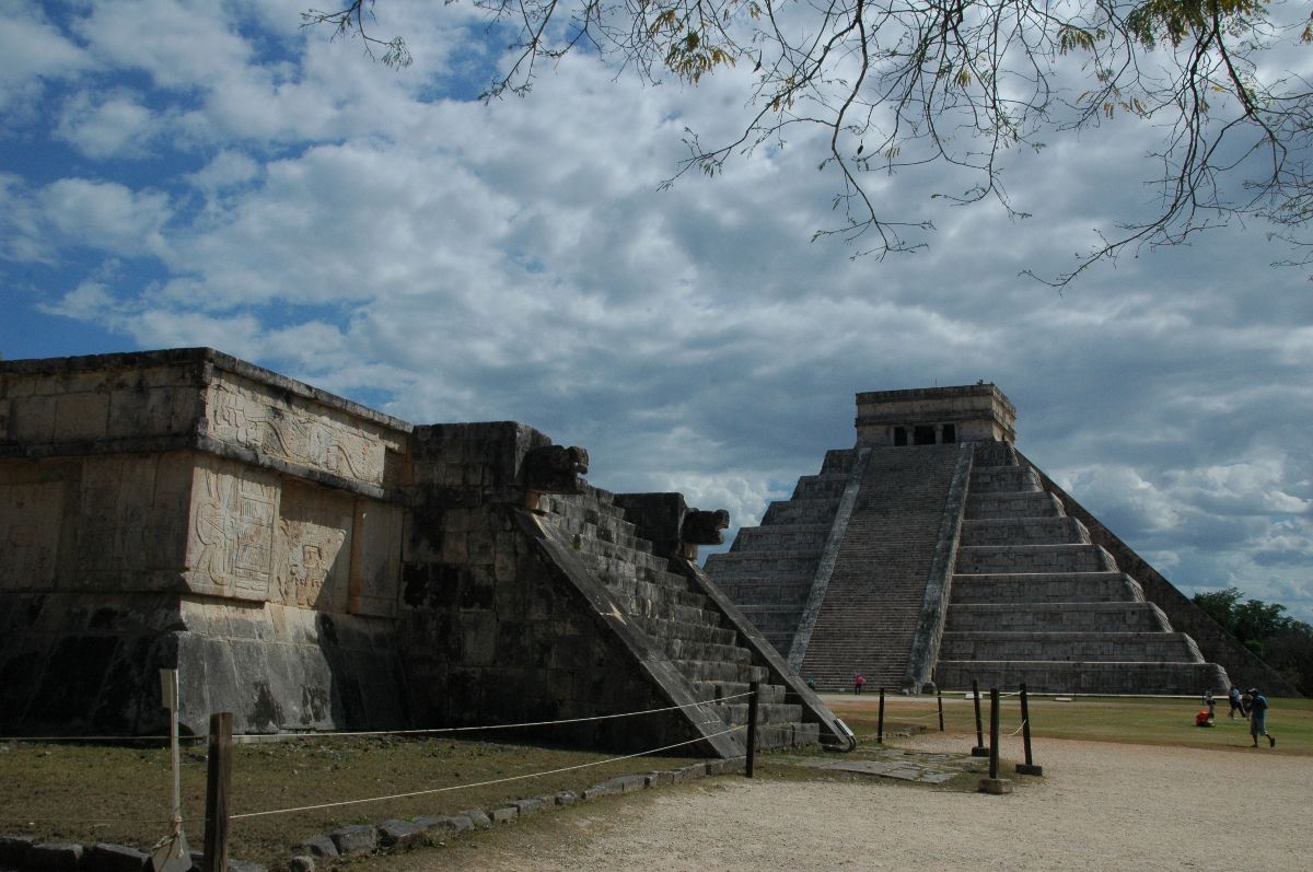 Plataforma de Venus y castillo de Kukulcan