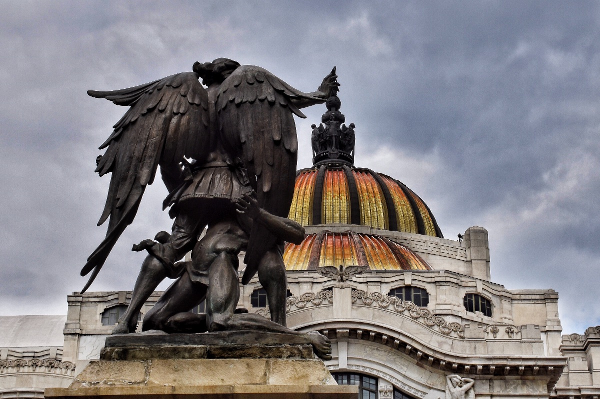 The angel and the dome