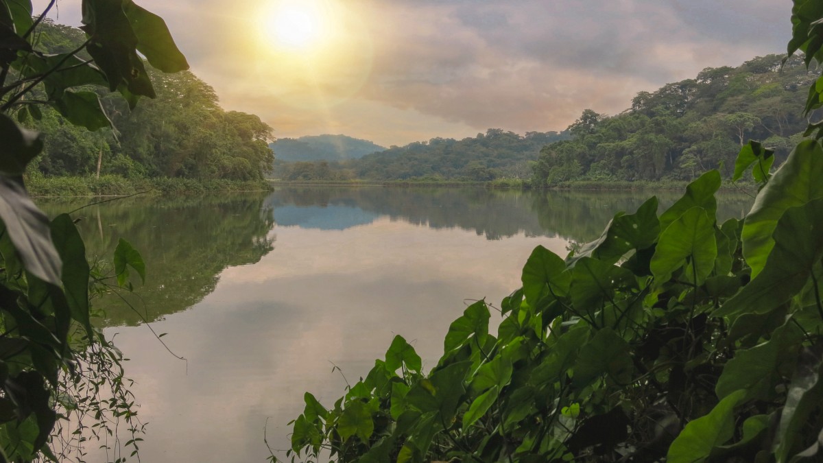 Lago en Camino de Cruces