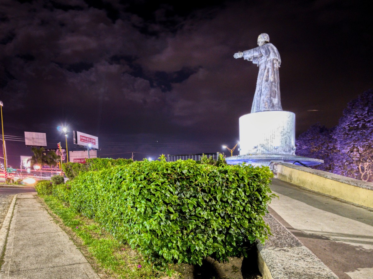 MONUMENTO AL PAPA JUAN PABLO II 