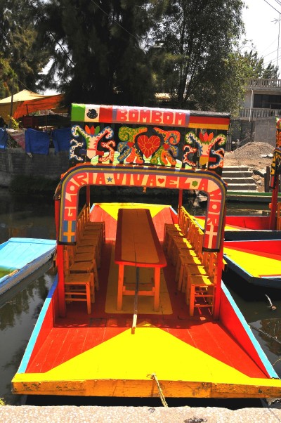 trajinera rom Xochimilco,CDMX.