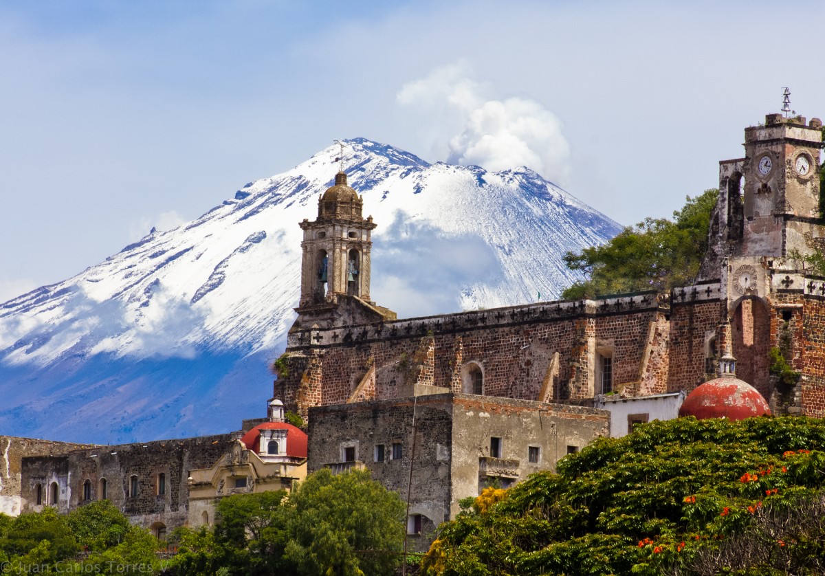 Popocatépetl e Iglesia 